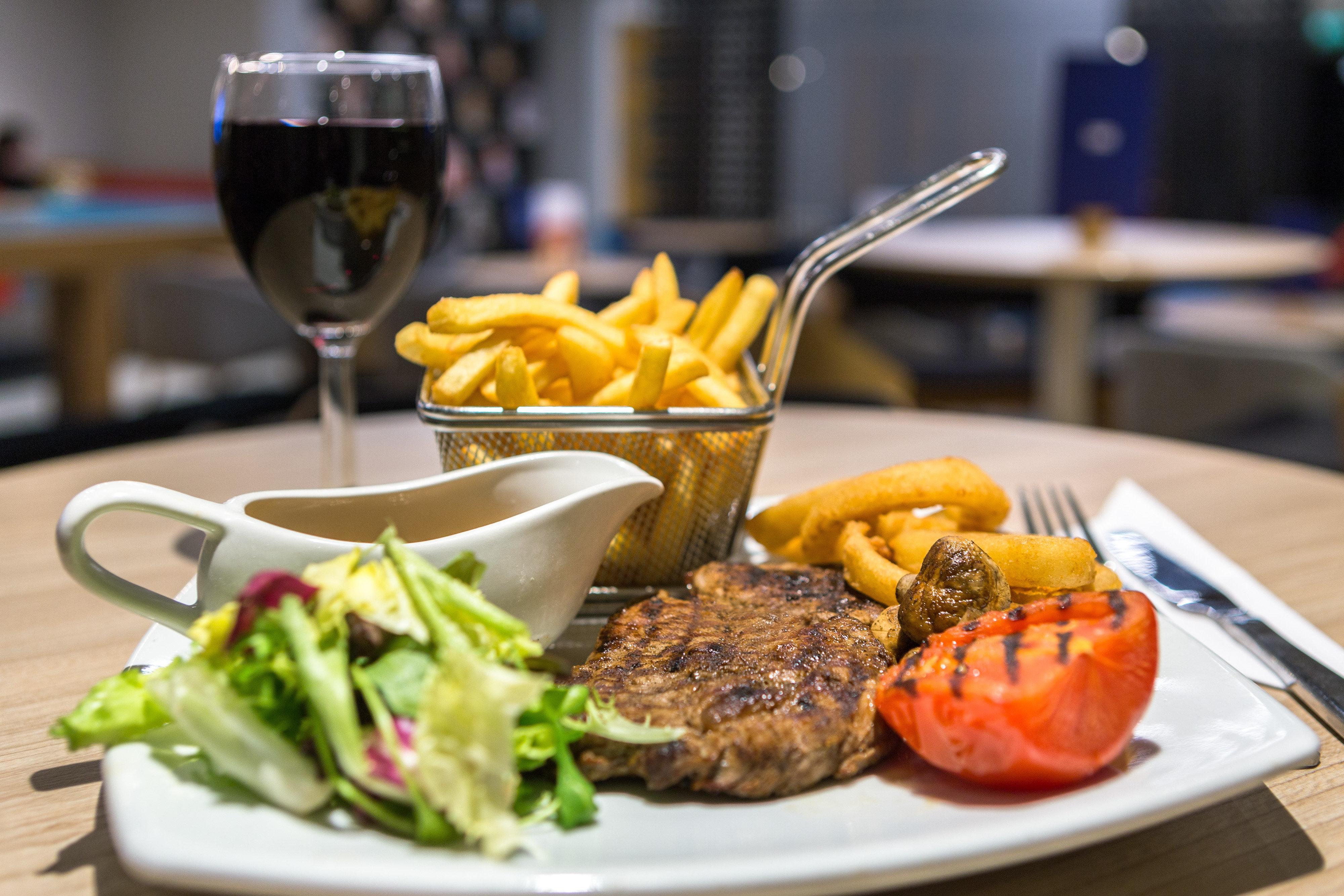 Holiday Inn Express London - Watford Junction By Ihg Buitenkant foto