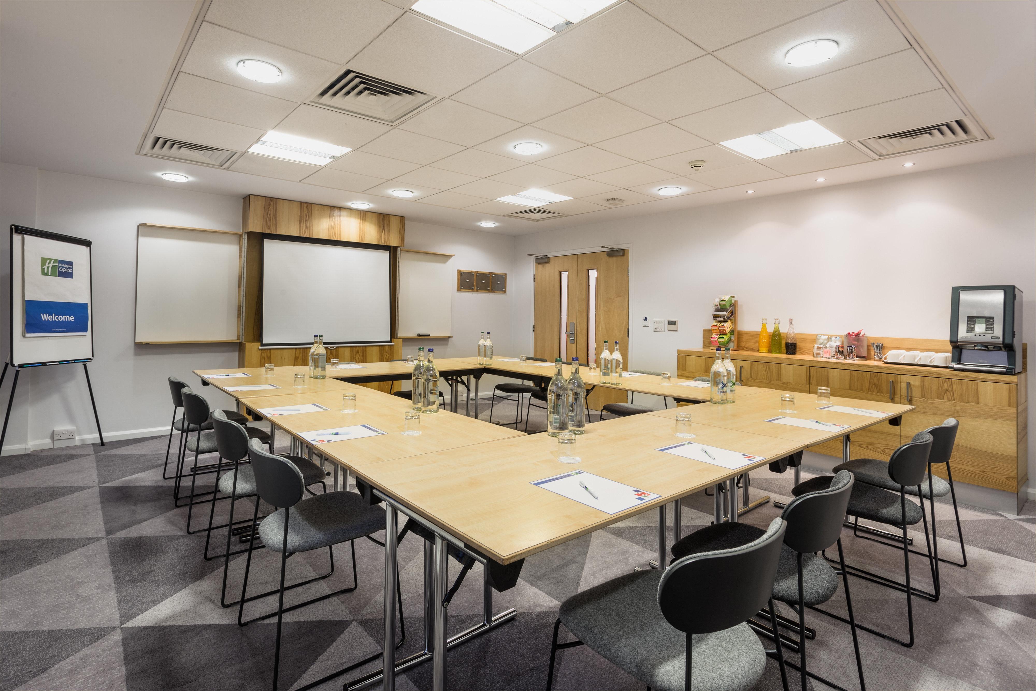Holiday Inn Express London - Watford Junction By Ihg Buitenkant foto