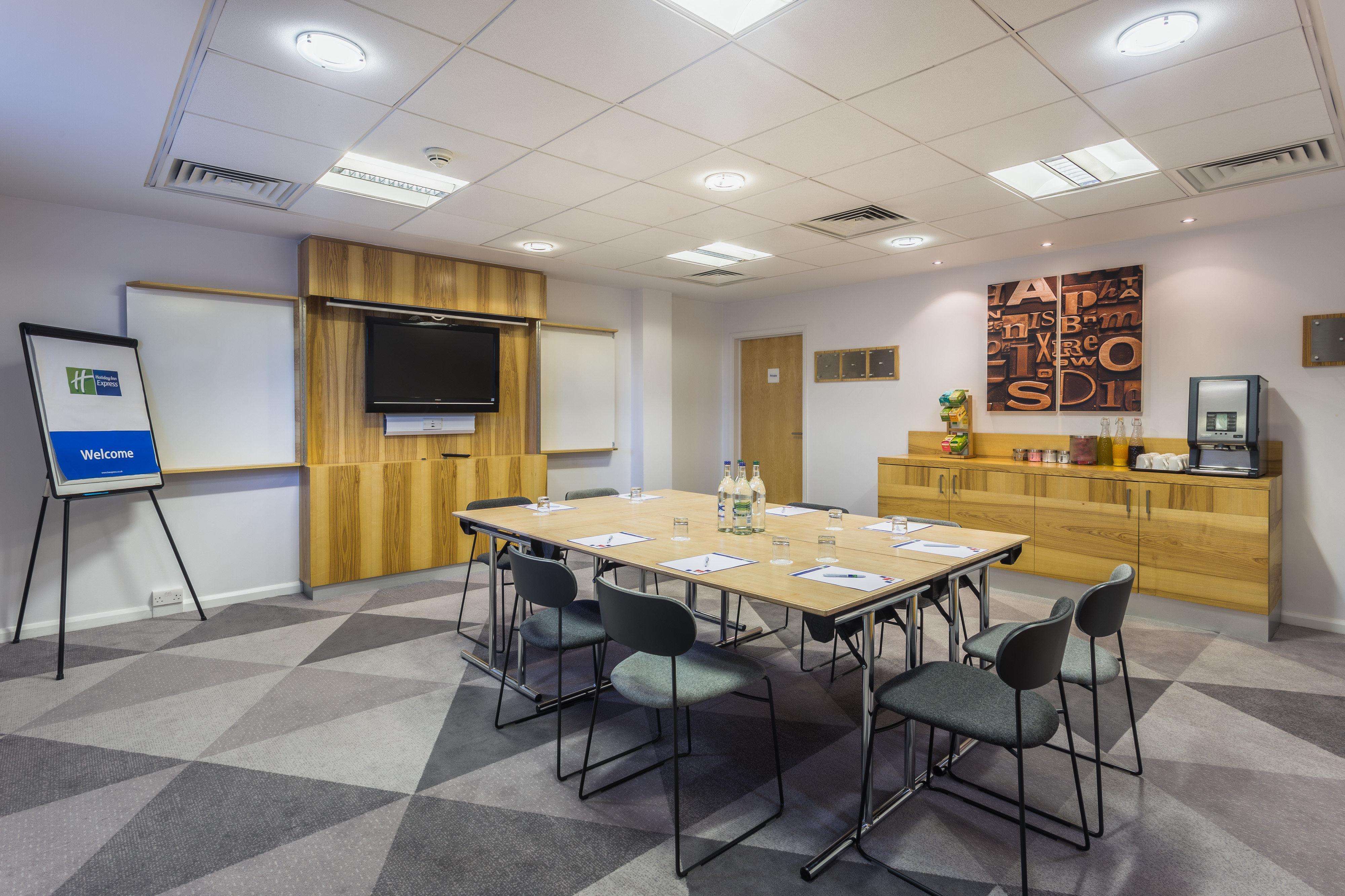 Holiday Inn Express London - Watford Junction By Ihg Buitenkant foto