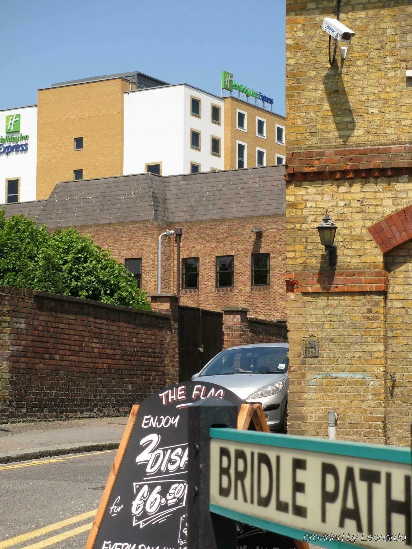 Holiday Inn Express London - Watford Junction By Ihg Buitenkant foto