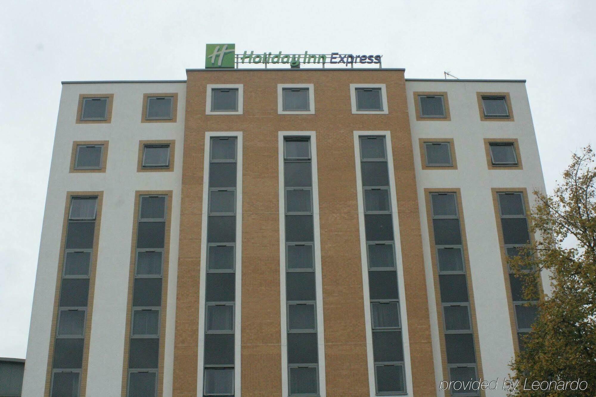 Holiday Inn Express London - Watford Junction By Ihg Buitenkant foto