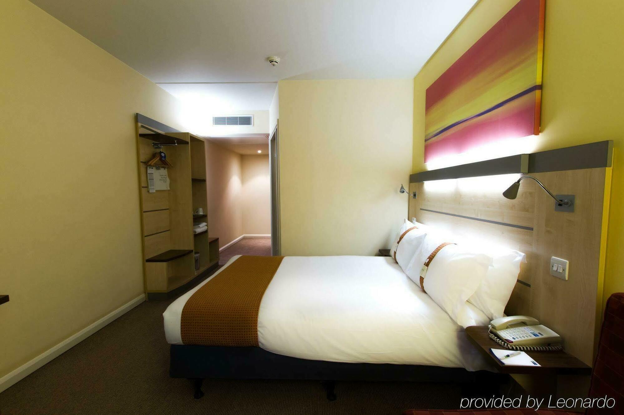 Holiday Inn Express London - Watford Junction By Ihg Buitenkant foto
